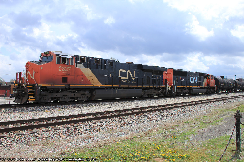 CN 2327